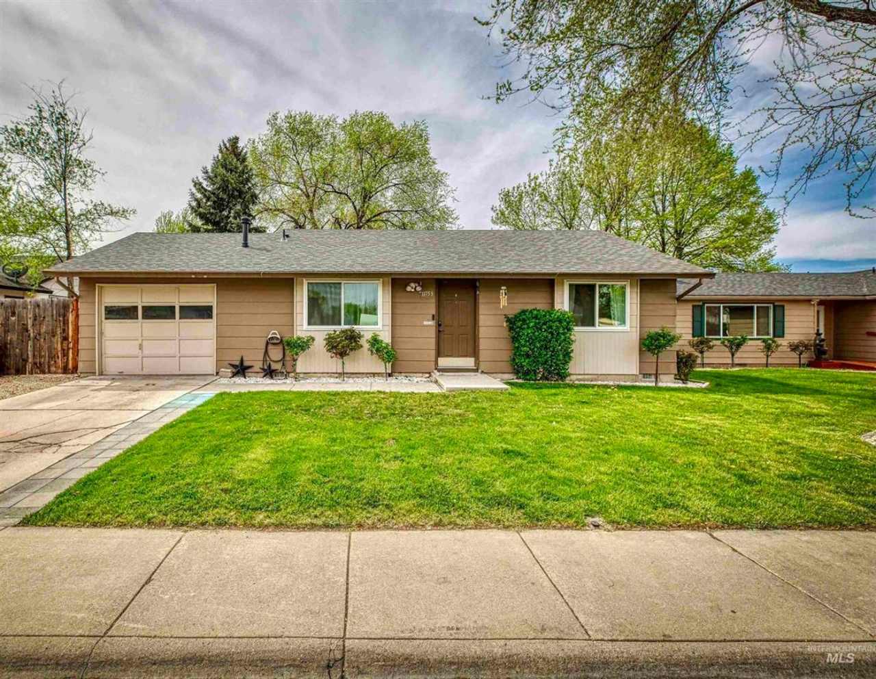 Cozy Single-Level Home in Quiet Neighborhood