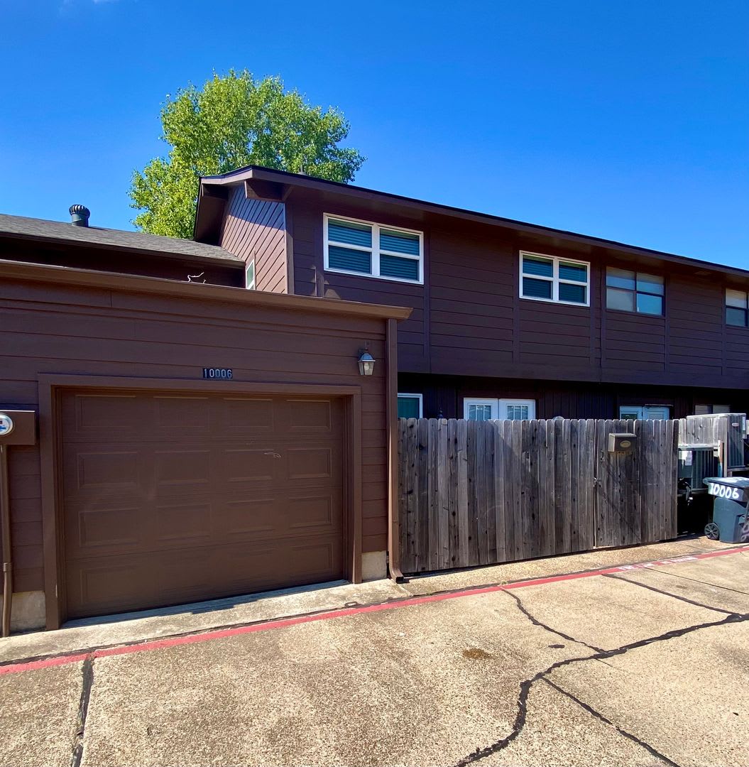 ** 3/1.5 RIVER OAKS CONDOMINIUM **