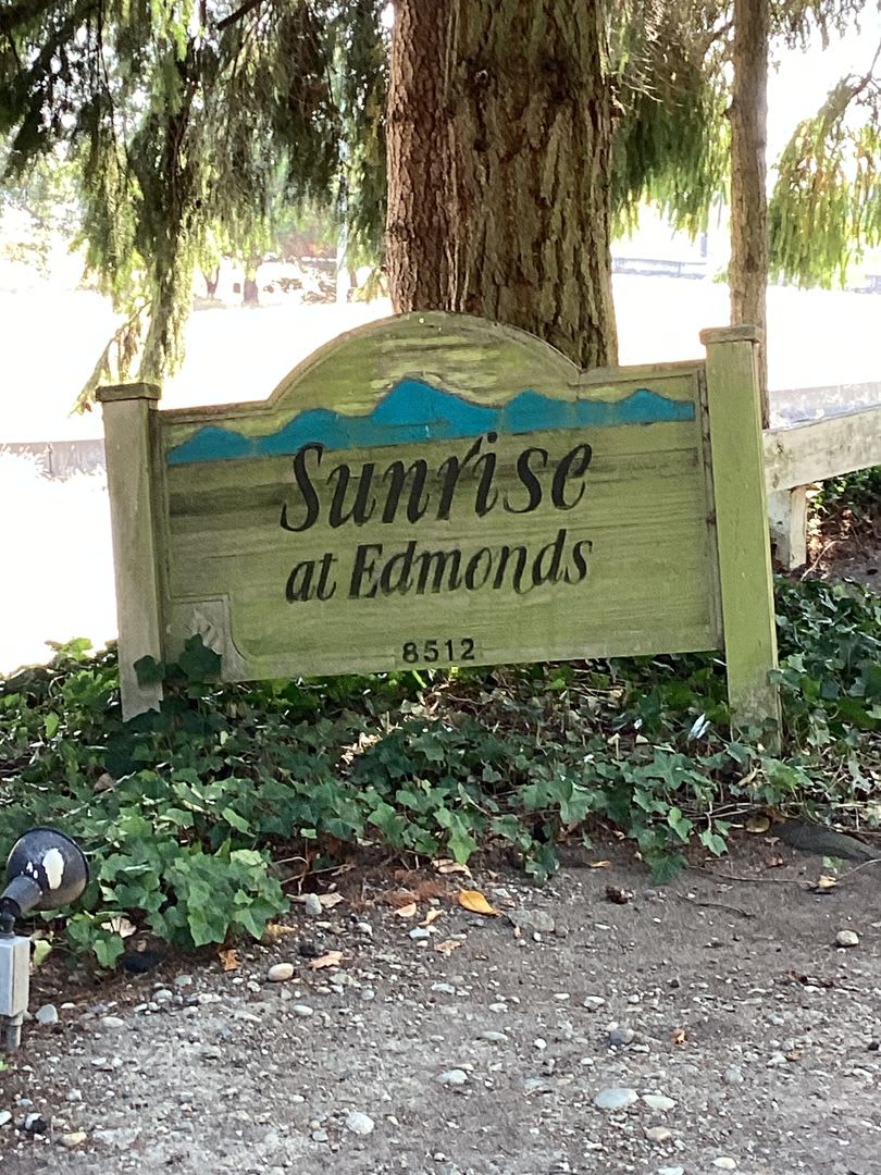 Charming Edmonds Condo with Two Garages and Modern Comforts