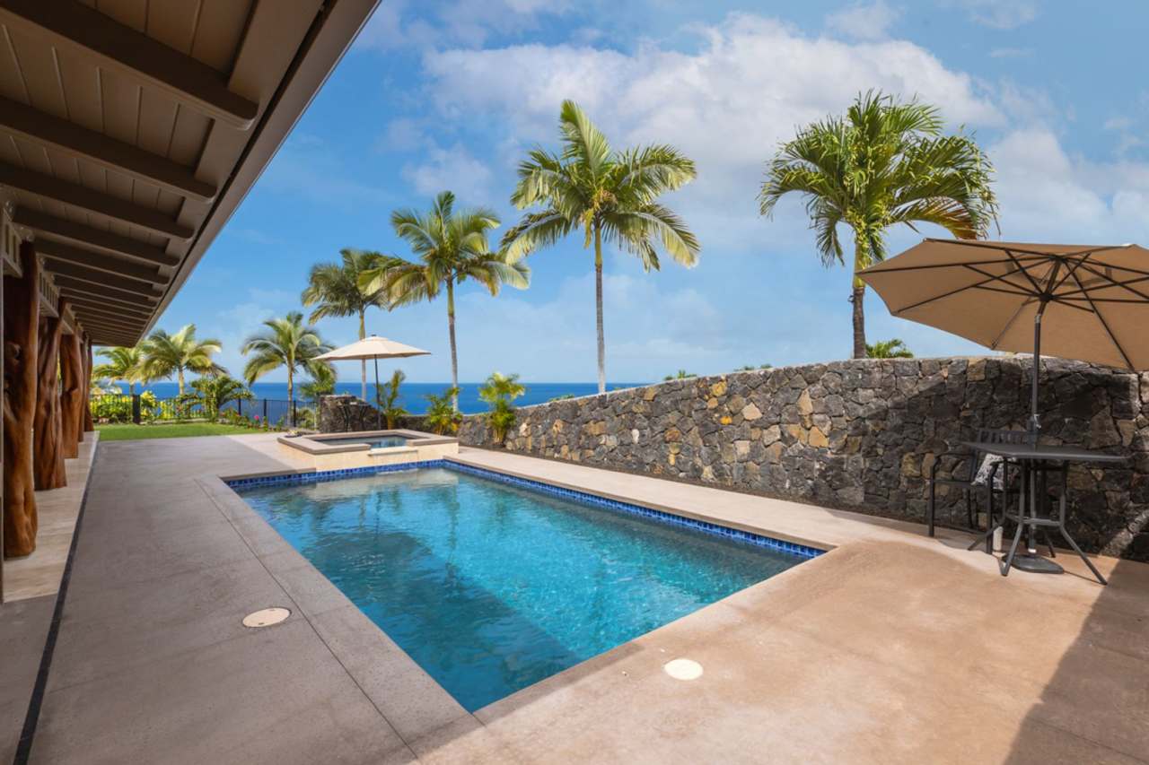 Luxury Home Kona Vista 3 bedroom, 4 bathroom,  bonus room- pool  hot tub