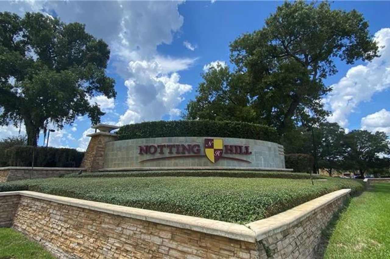 BEAUTIFUL 2 Bedroom 2.5 Bathroom with an office located in highly desirable Heathrow!