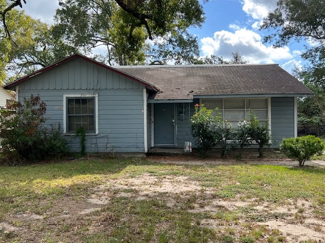 2425 North Lynwood Drive