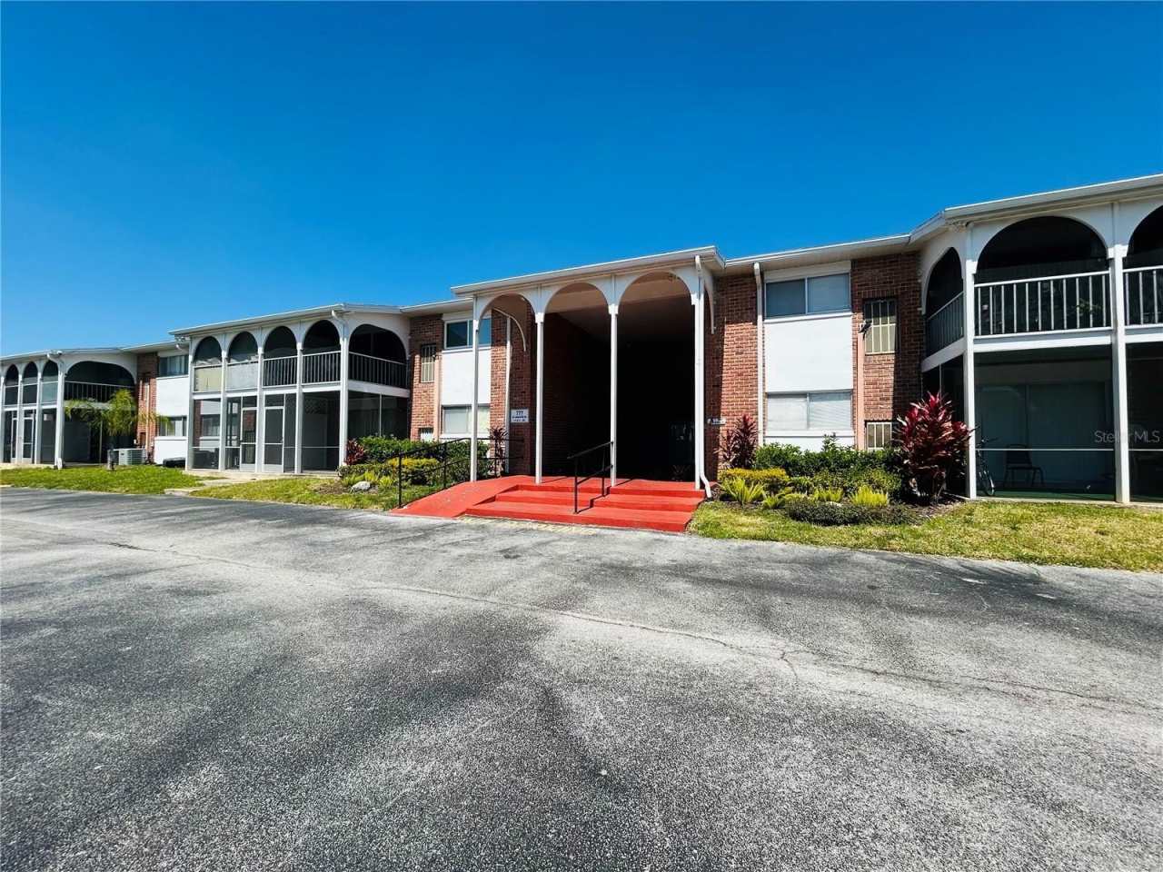 777 W LANCASTER ROAD