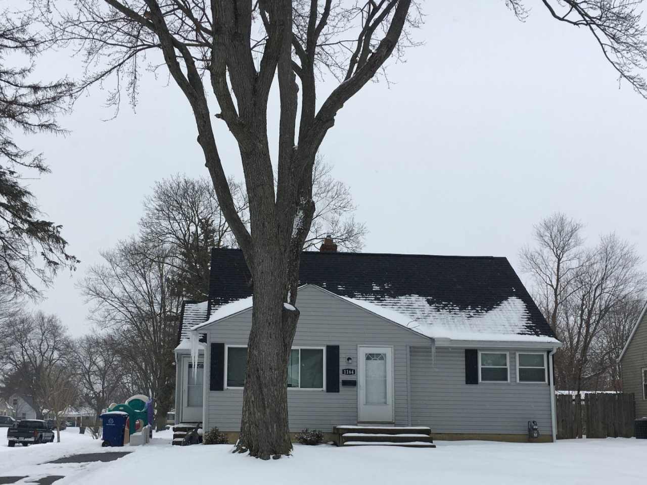 **3-BEDROOM CAPE COD IN NORTH COLUMBUS!!**