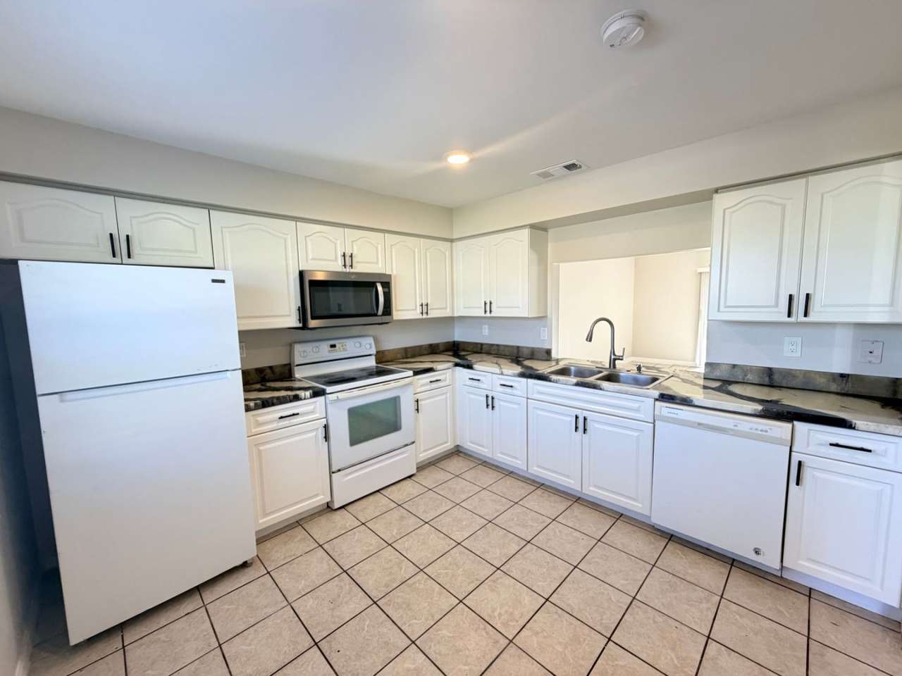 2 Bed 2 Bath Duplex with Screened Lanai in SE Cape Coral