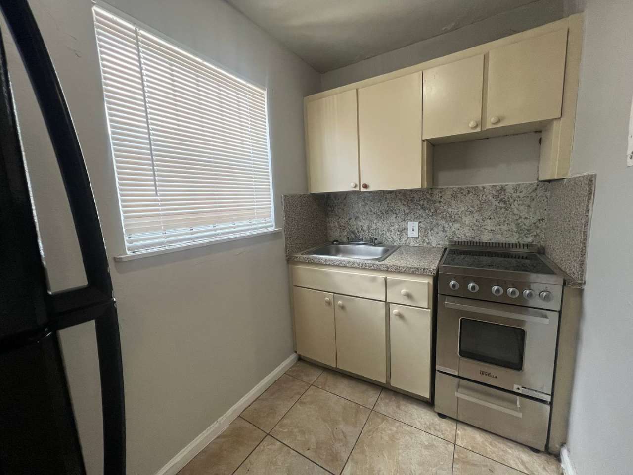 Cozy 1-Bedroom Apartments in a Charming 10-Unit Complex