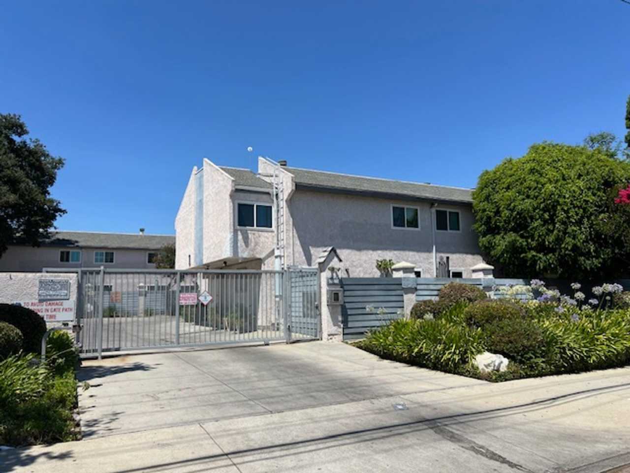 MOVE-IN READY 2+1.5 w/pool + spa, parking + gated entry!