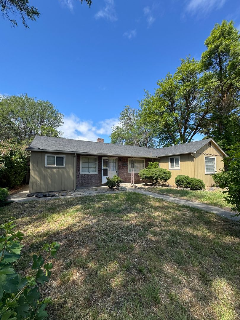 Cozy 2-Bed with Spacious Living, Parking, Pets OK!