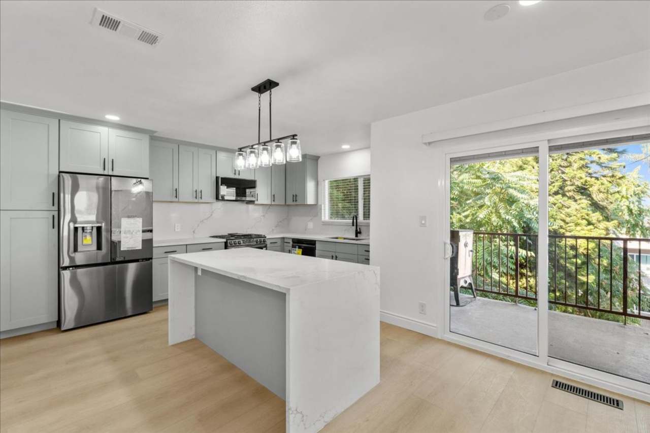 3901-3905 Vineland Ave