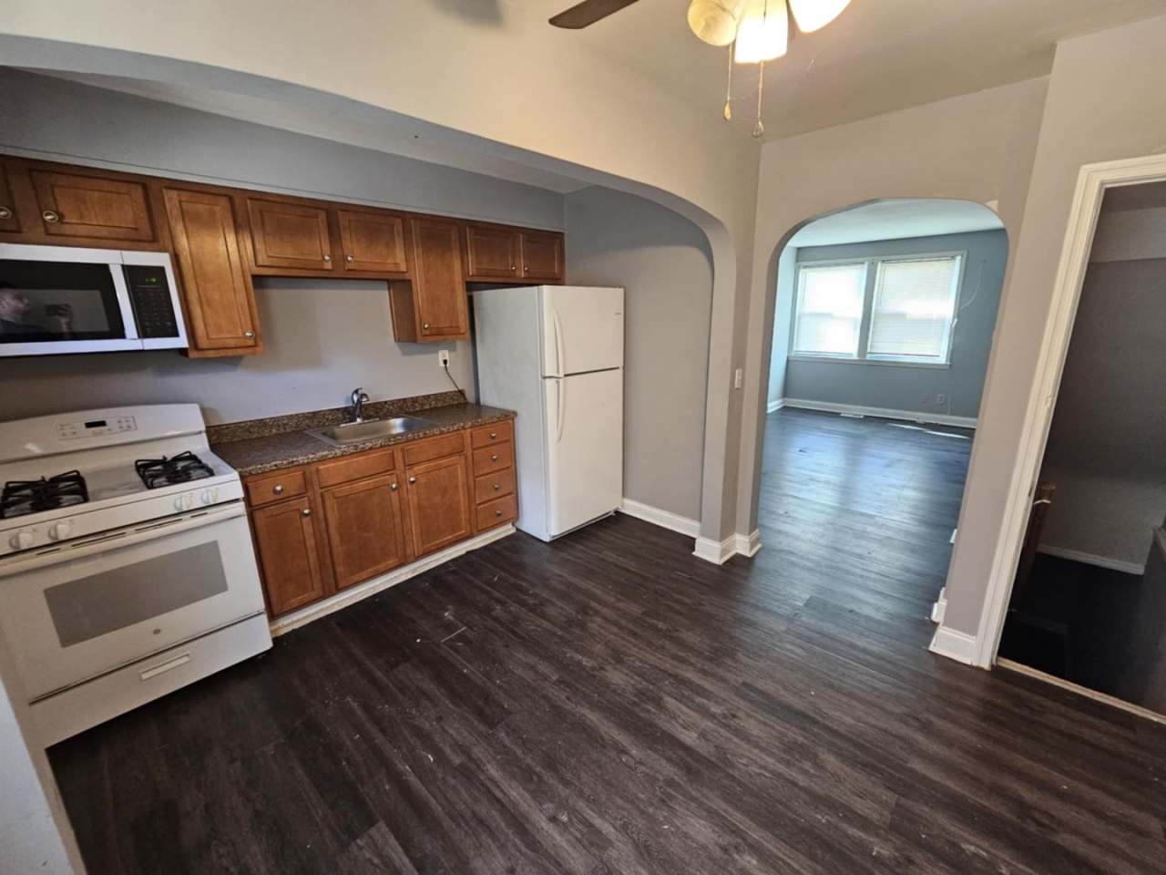 2 Bedroom/ 1.5 Baths in Bel Air Edison