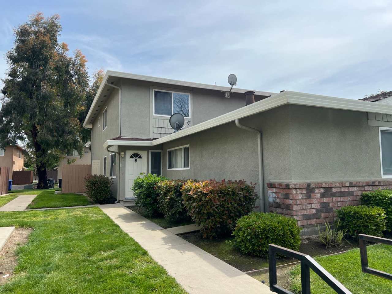 2-bedroom condo near shopping  restaurants!