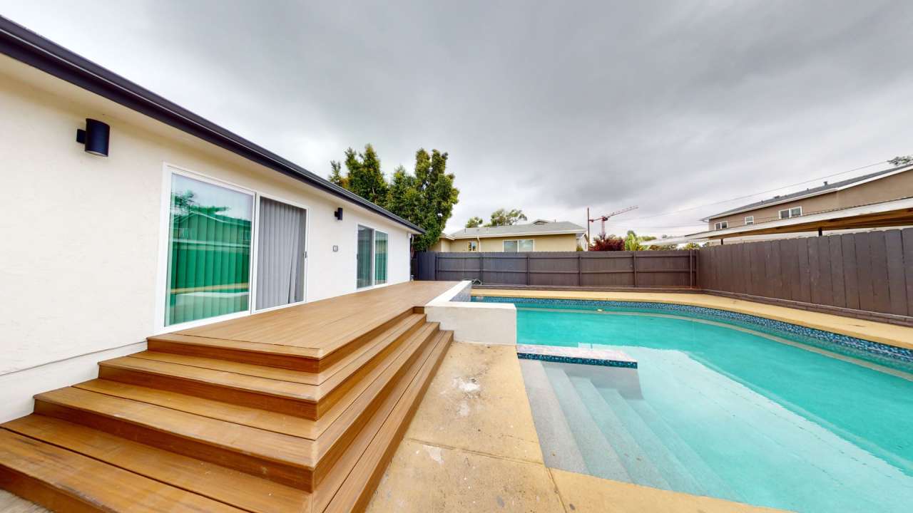 Large 6 Bedroom POOL House on East Falls View! Prime Location!