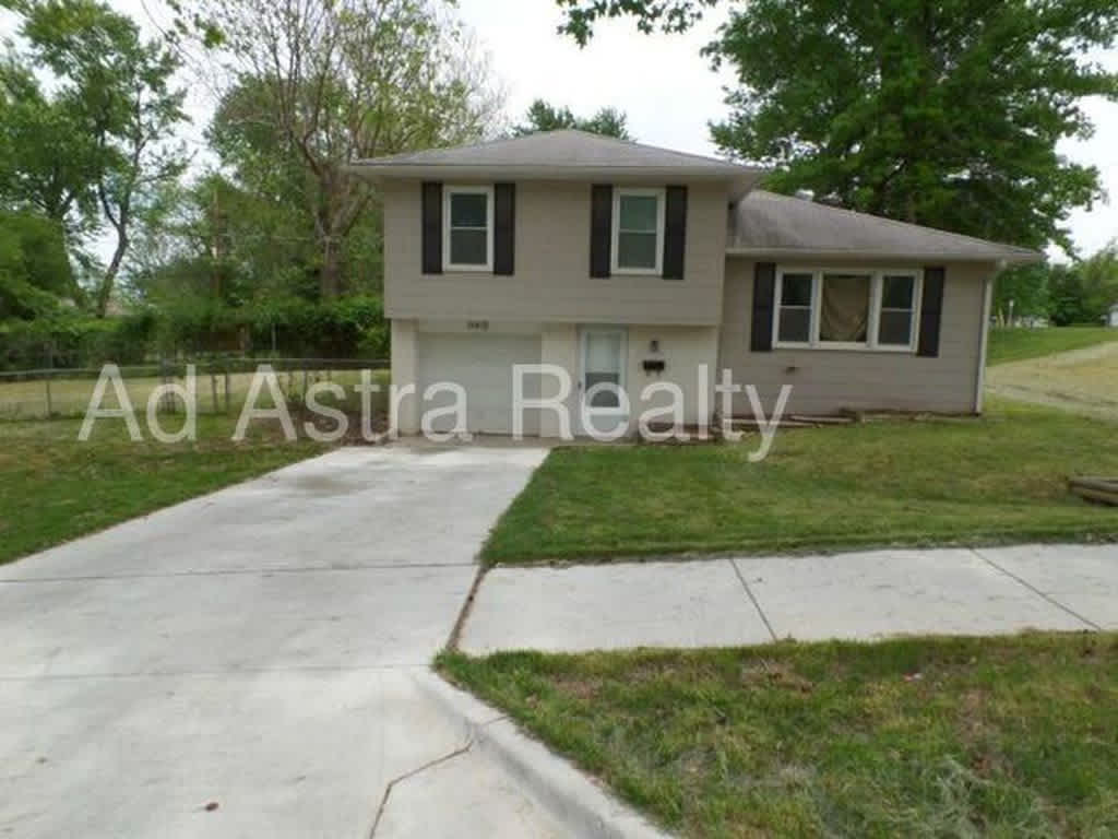 Beautiful House in South KC-Coming SOON!!