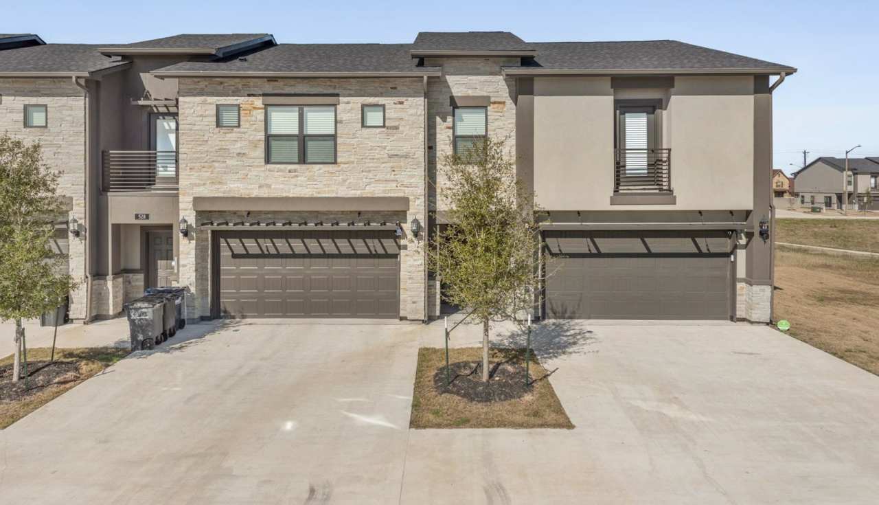 4/4.5 Townhomes with Fenced Backyards!