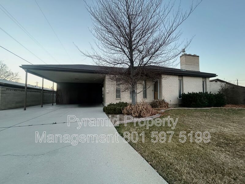 8298 S Harrison Circle