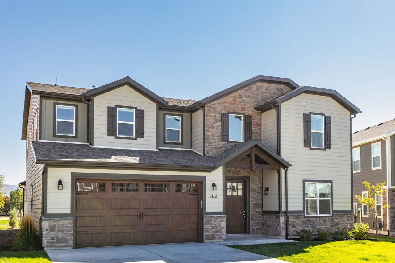 Stunning Modern Home in Charming Midway – Spacious, Stylish  Move-In Ready!