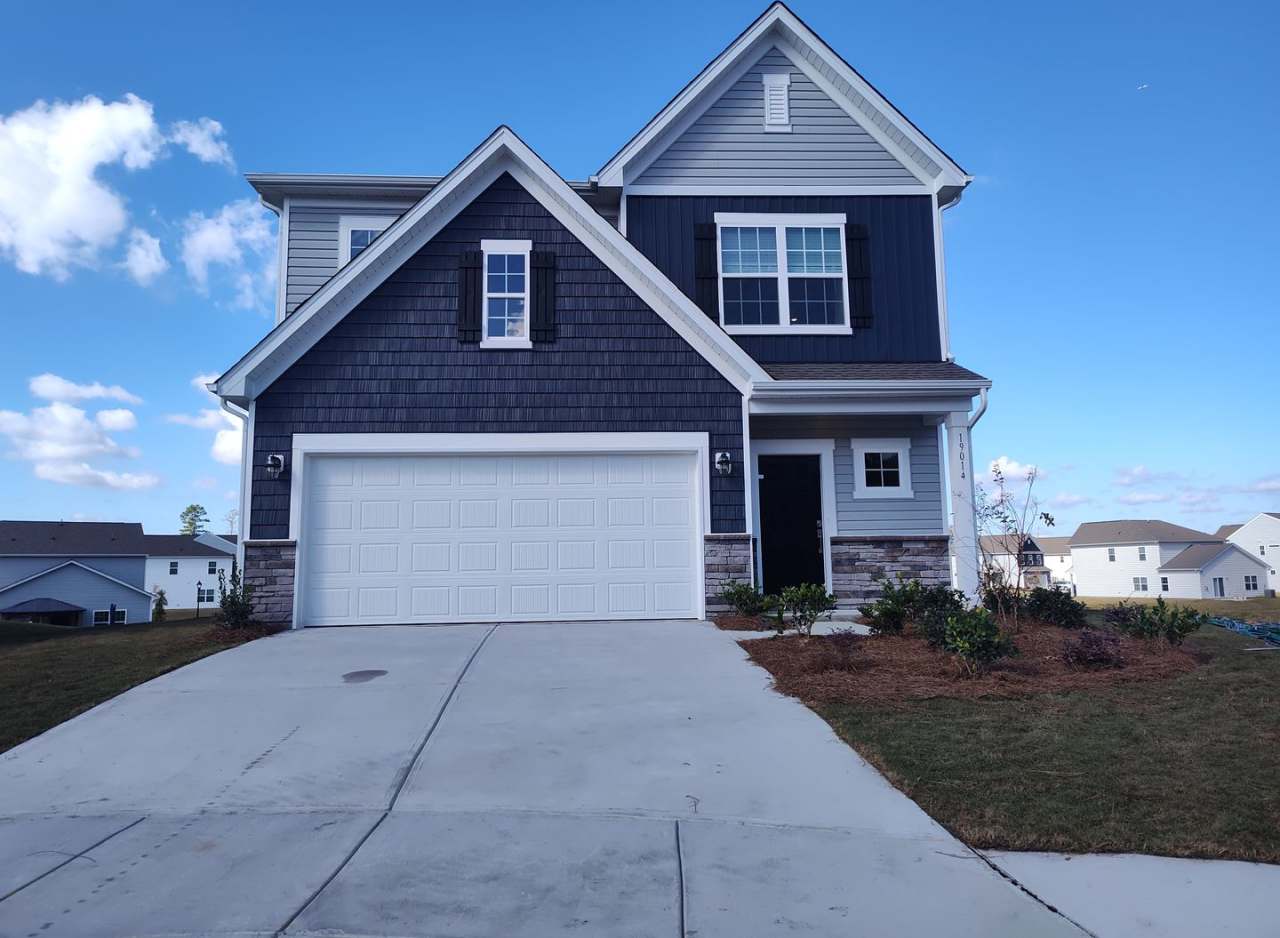 Move-in ready Home located in the Brightwater Community!