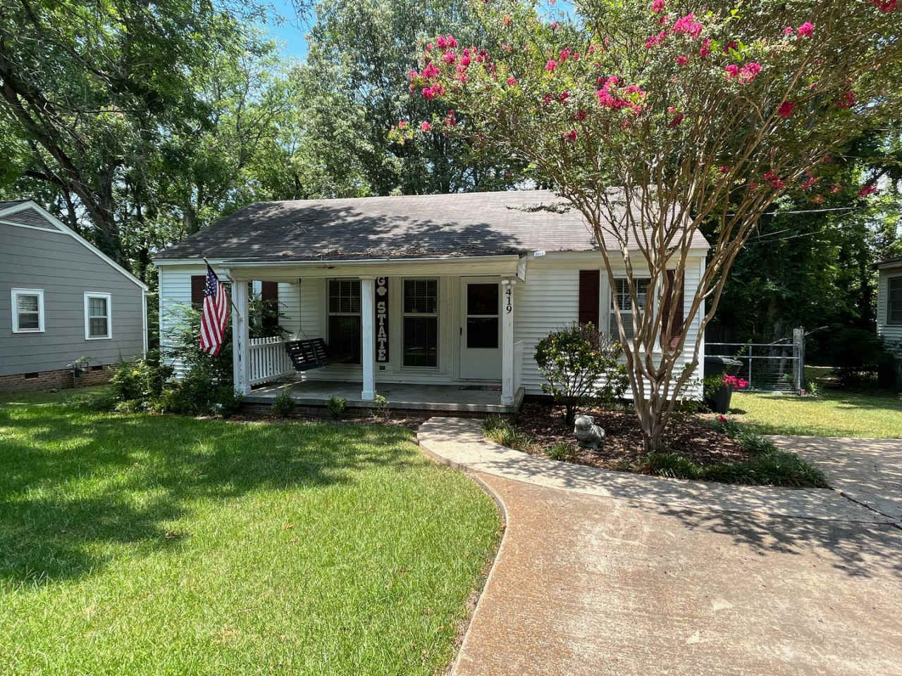 3 bedroom 1 bath home walking/biking distance to campus