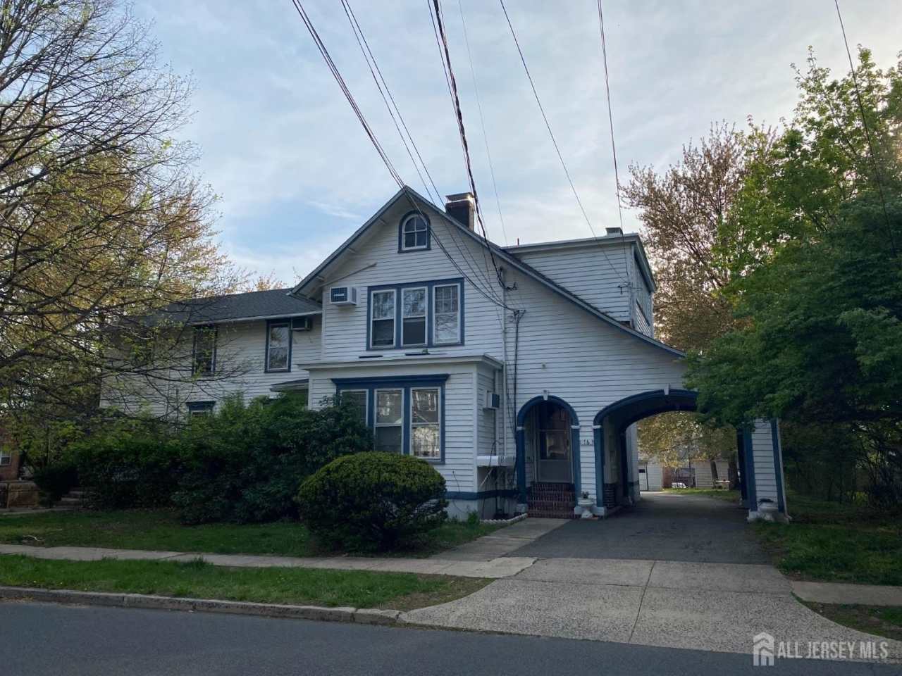 76 S Adelaide Avenue