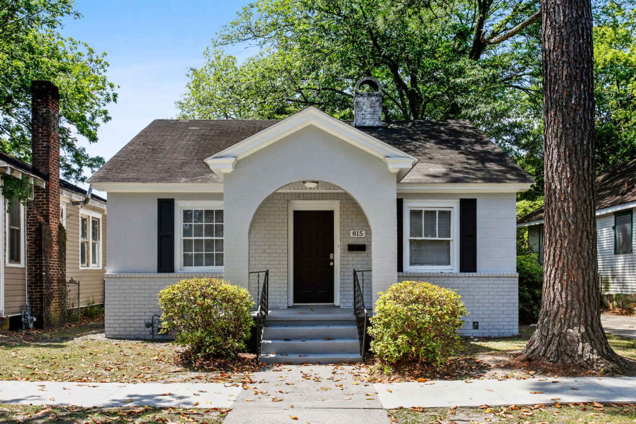 Large 2 Bedroom/1 Bath Downtown Home Near Forsyth Park