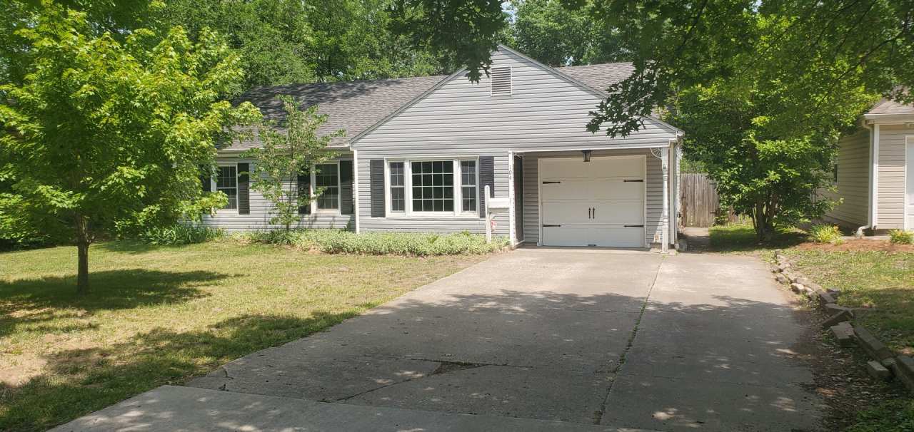 2 bd, 2 ba house in old SW Columbia, fenced, near Broadway and Stadium