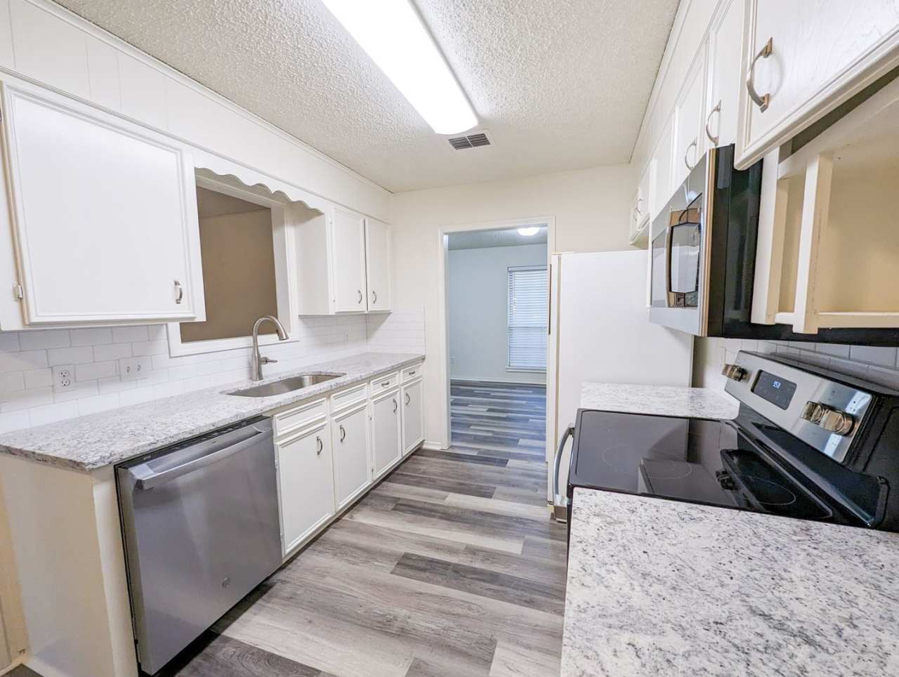 Newly Remodeled 3 bed/ 2 bath home in Country Place