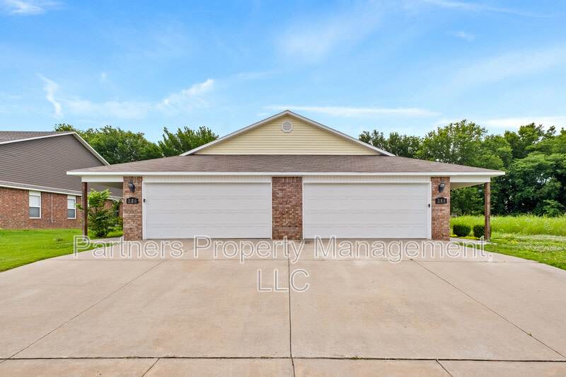 218 & 220 West Marietta Way - 1