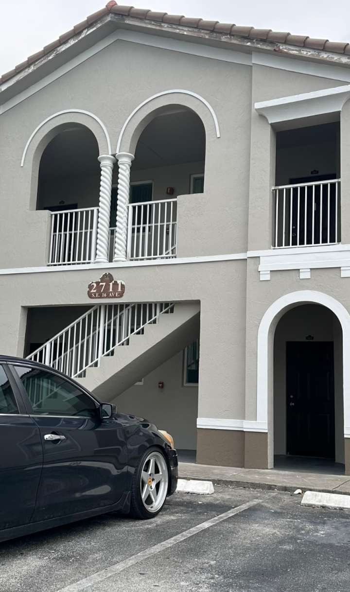 2711 SE 16TH AVE #101