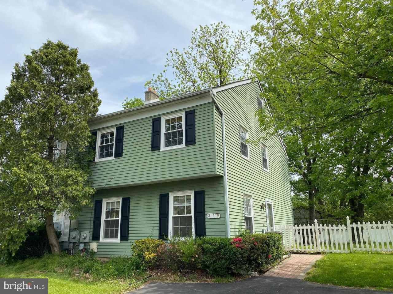 216 CRICKLEWOOD Circle