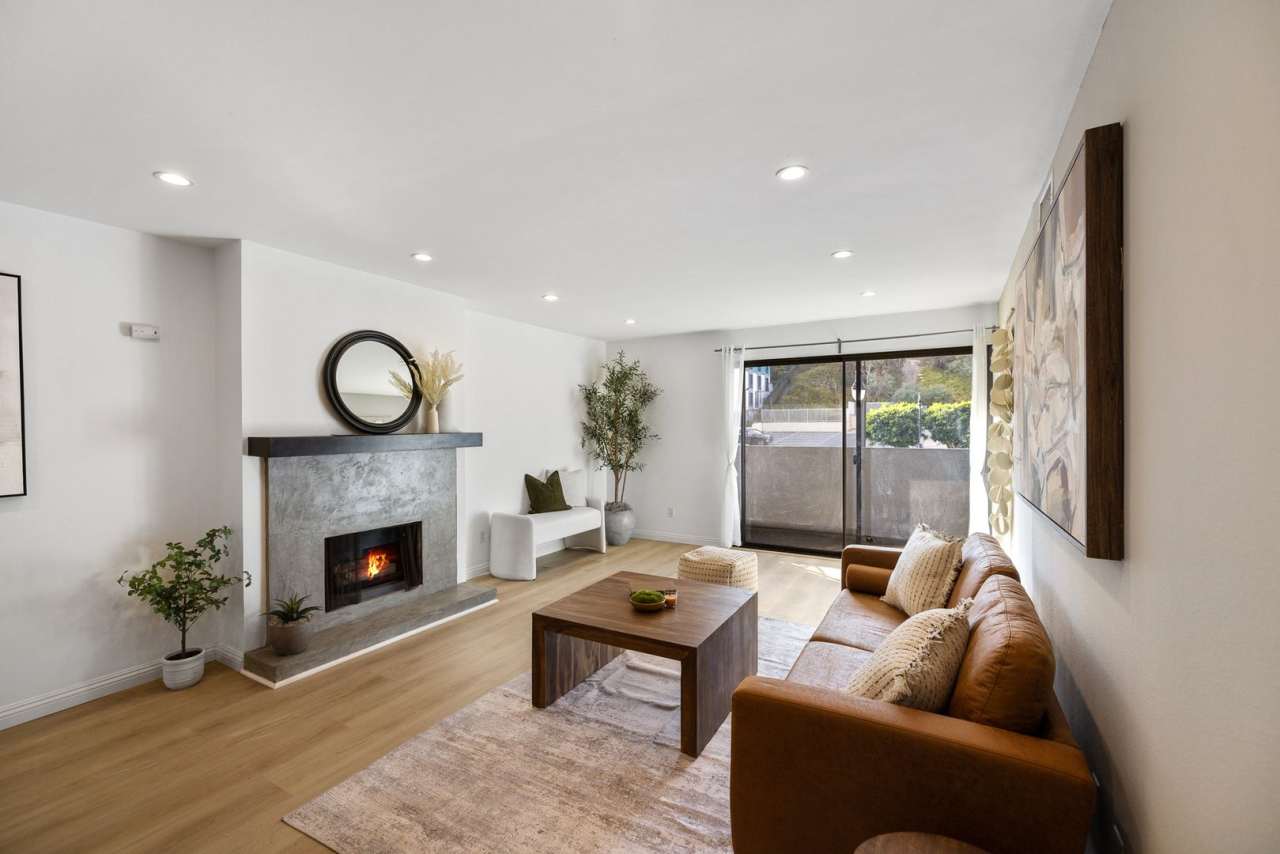 Stunning 2-bedroom, 2-bathroom condo in the Heart of Hollywood