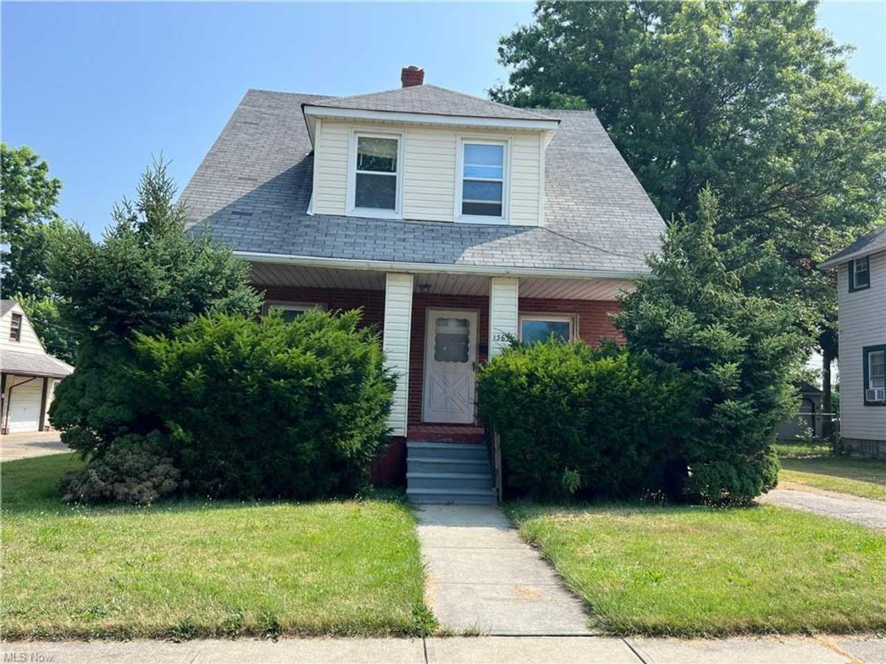 Inviting 3-Bedroom Rental with Natural Light  Charm
