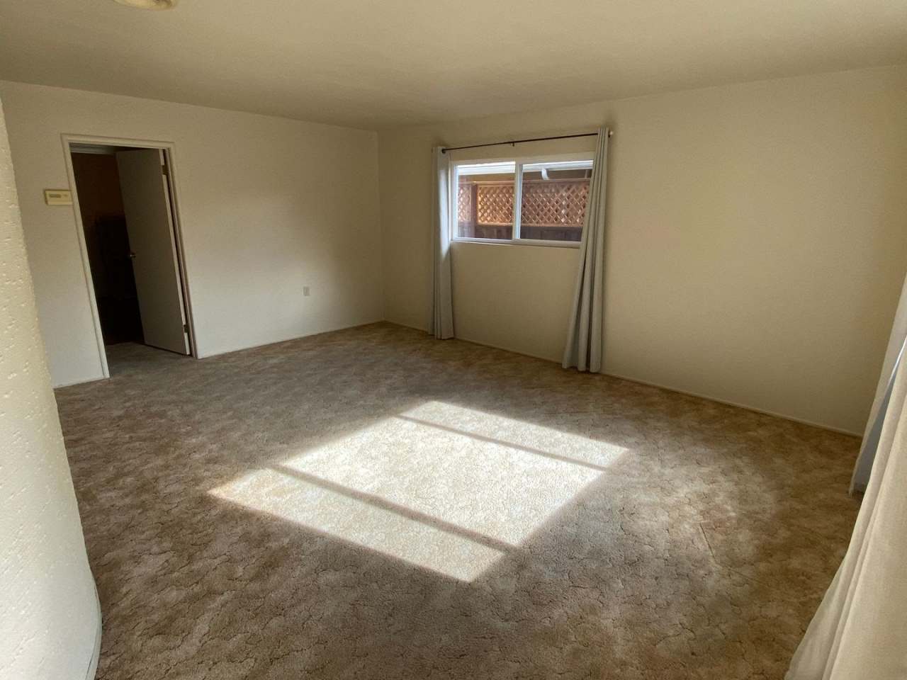 Sunny Quiet Cul-de-sac home