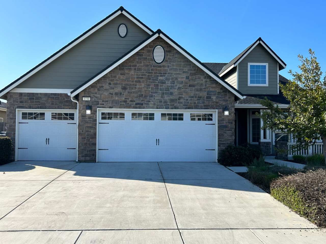 *** MOVE IN SPECIAL - $500.00 OFF FIRST MONTHS RENT***