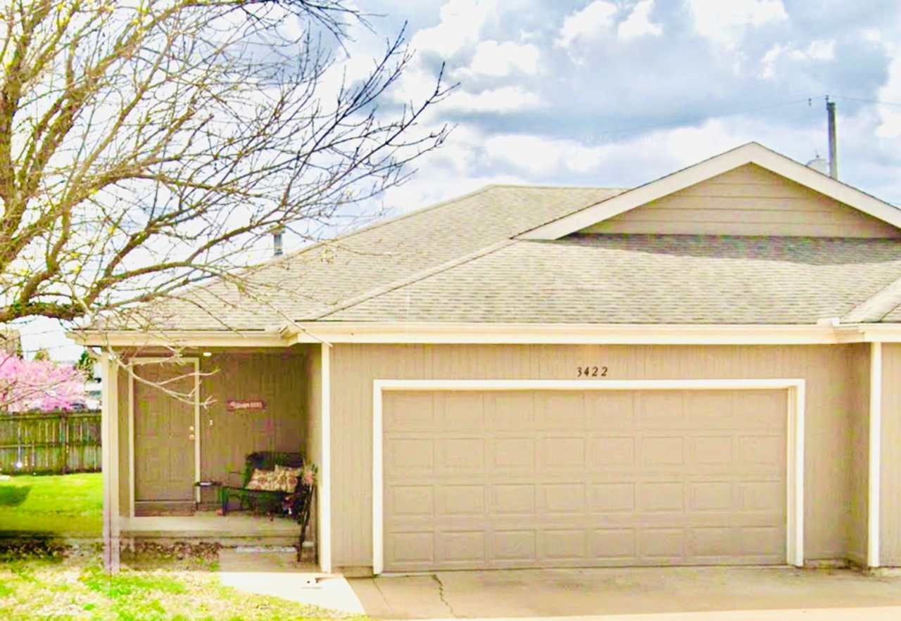 Great 3 Bed 2 Bath 2 Car Garage Flat Duplex- Pets ok!