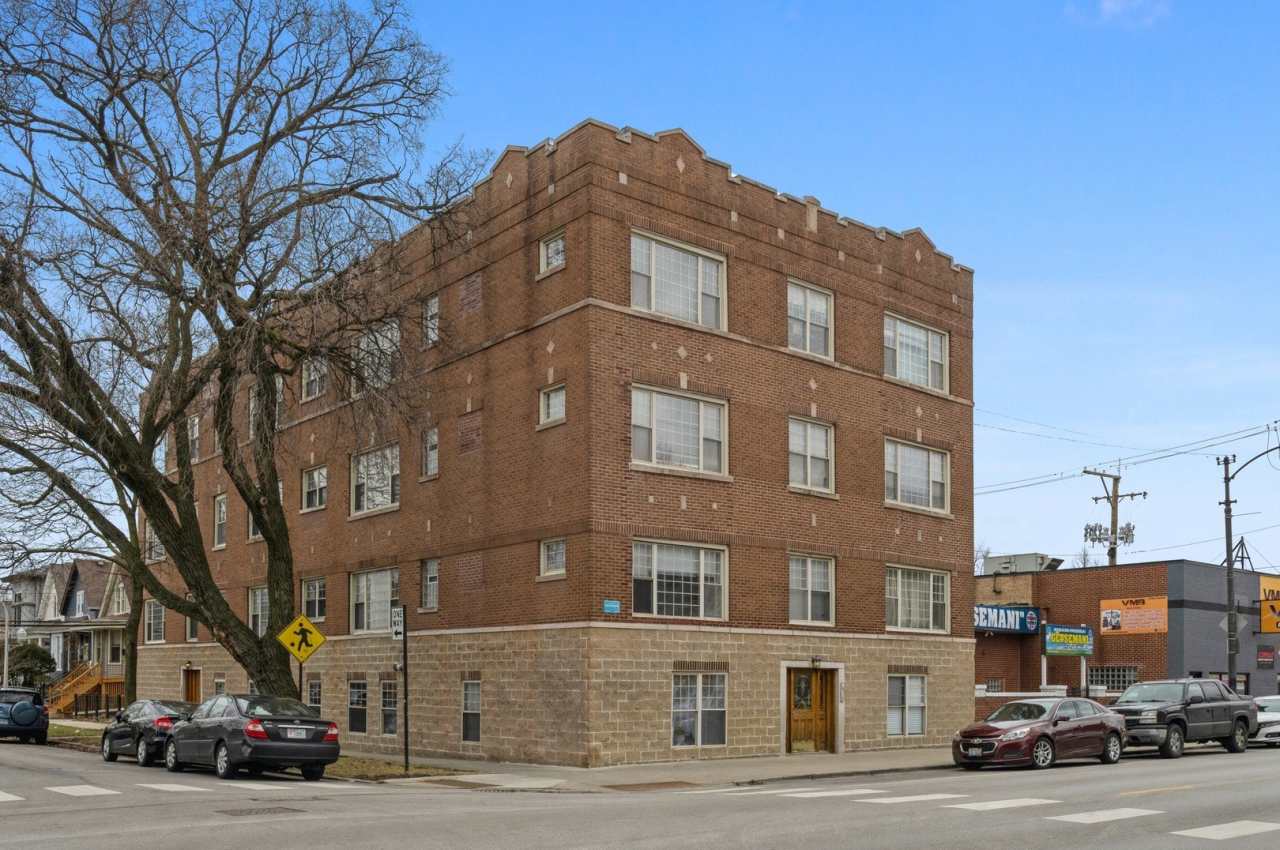 3221 N California Avenue