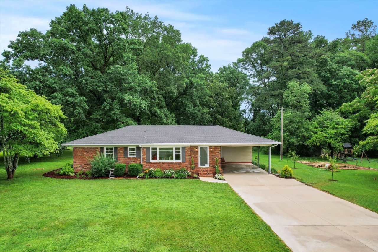 Country setting with City Convenience!