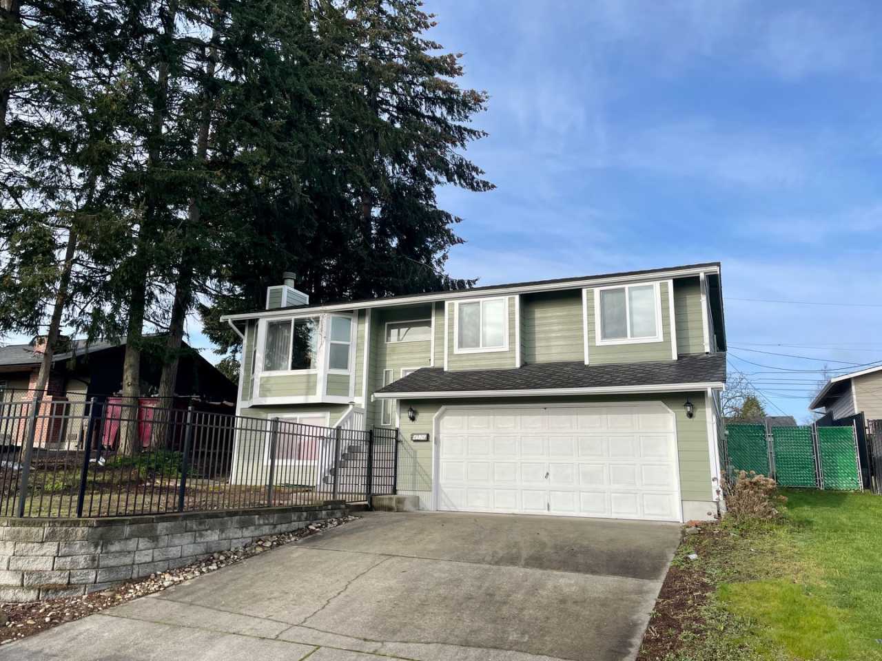 Charming North Tacoma Home Minutes from Point Ruston  Waterfront Living