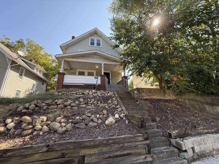 1181 Pondview Avenue