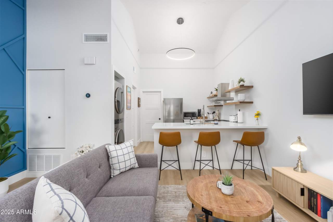 5704 E AIRE LIBRE Avenue unit: 2051