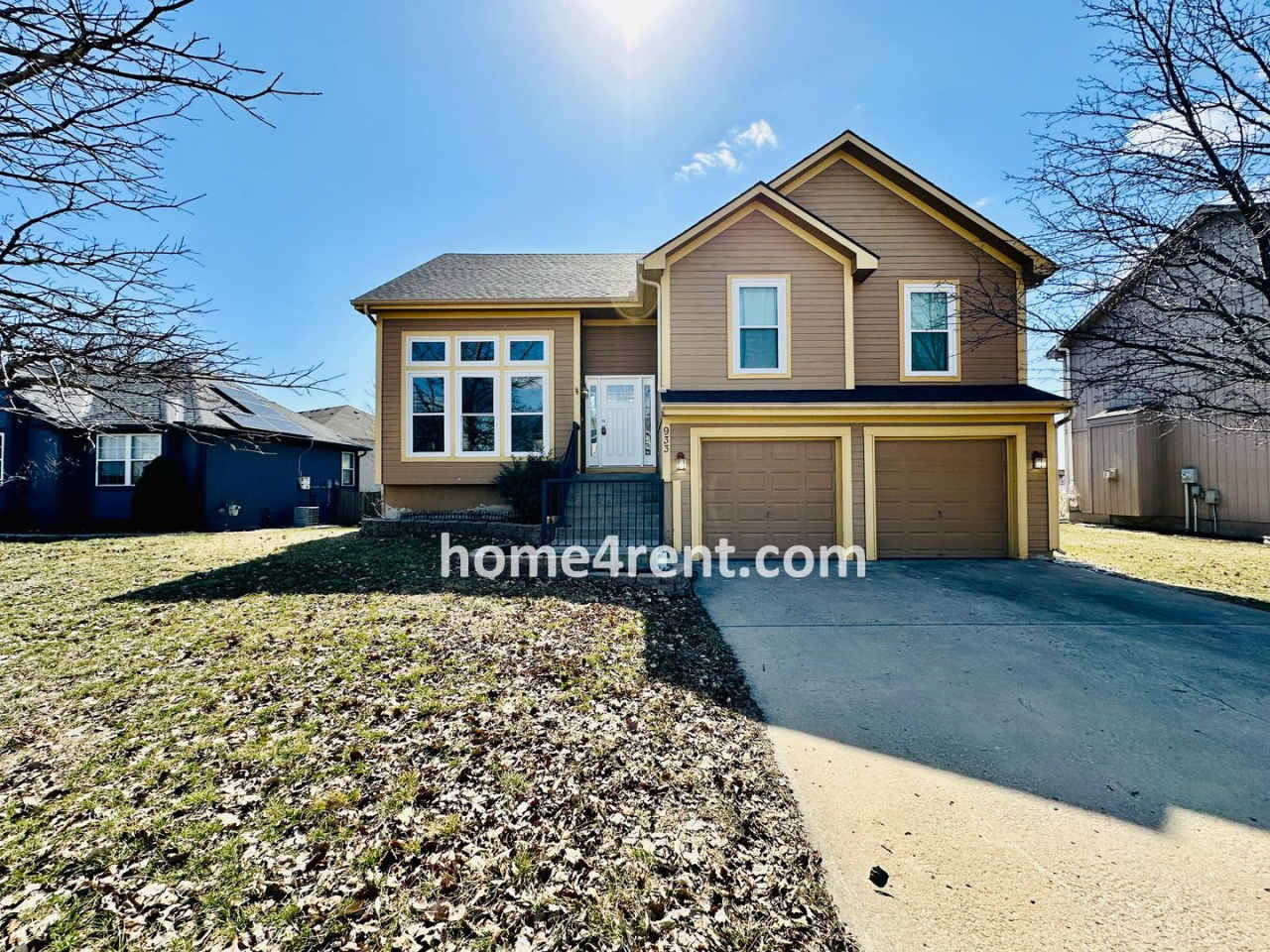 Four Bedroom Home in Gardner w/ Plenty of Natural Light, Stainless Steel Kitchen Appliances, Finished Basement, and a Fenced Yard!