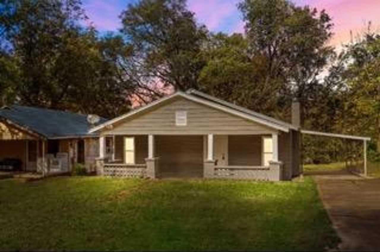 Newly Renovated 3 Bedroom 2 Bath Home w/ Covered Porch Available Now!