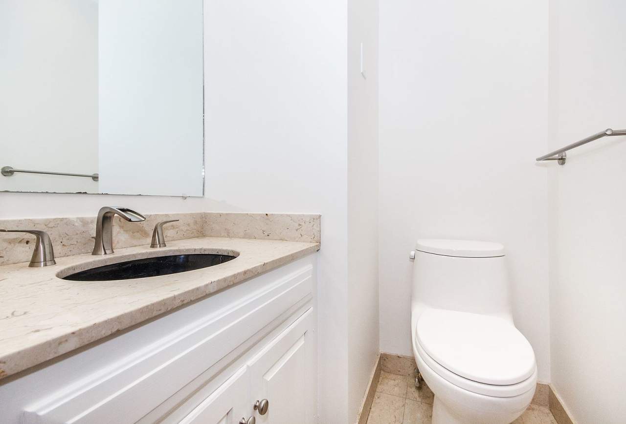 Large 1 bed in Brookline