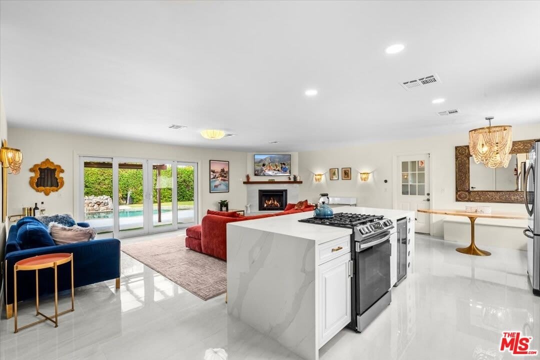 2011 N San Antonio Rd