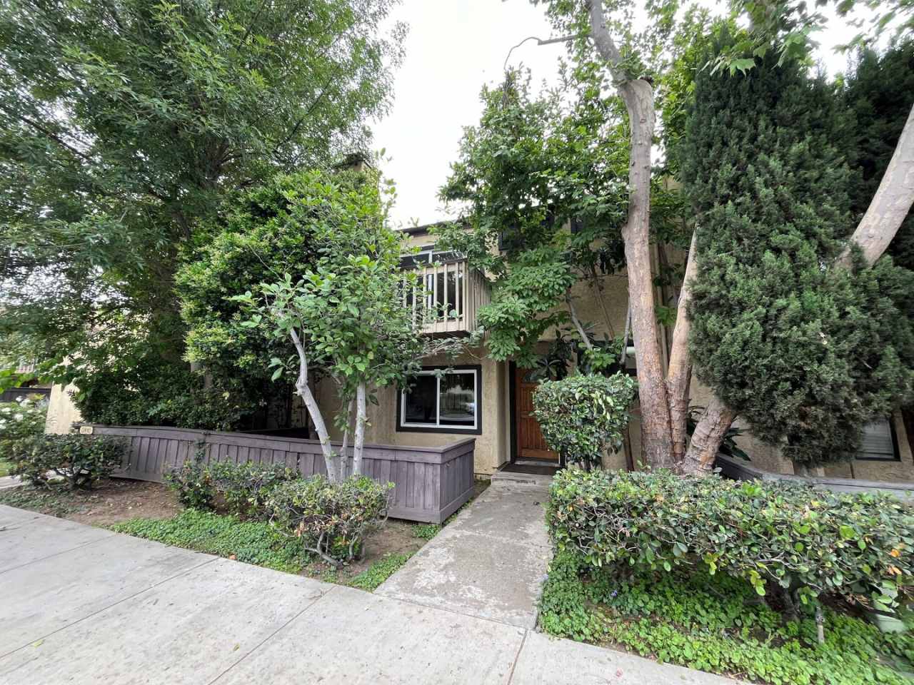 3+2.5 w/pool + spa; water, trash + basic cable included!