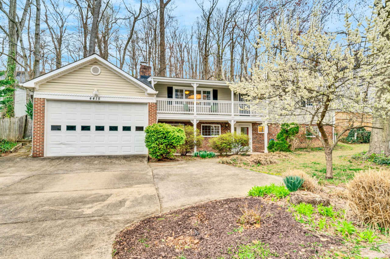 Charming Colonial in Alexandria!