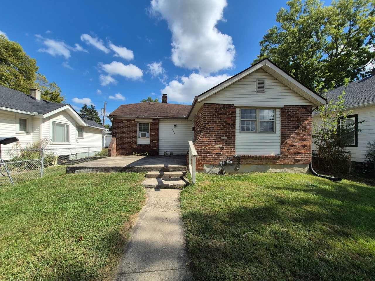 Cozy 2-bedroom house all one floor!