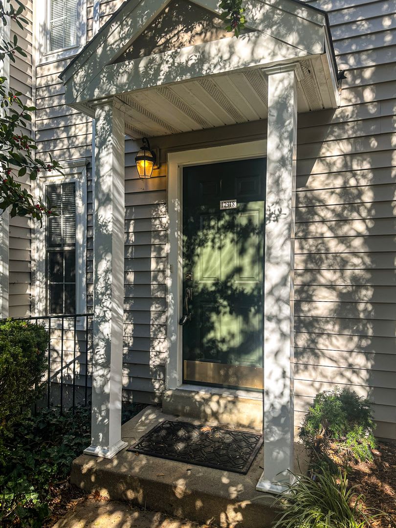 Spacious 3 Bed 3 Bath Condo With Balcony In Gates Of Fair Lakes