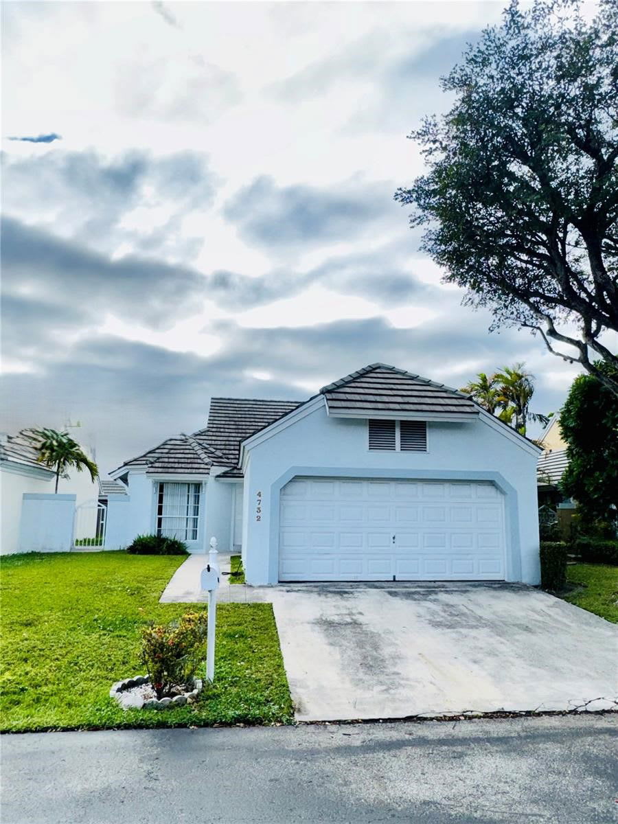 4732 Northwest 98 Place