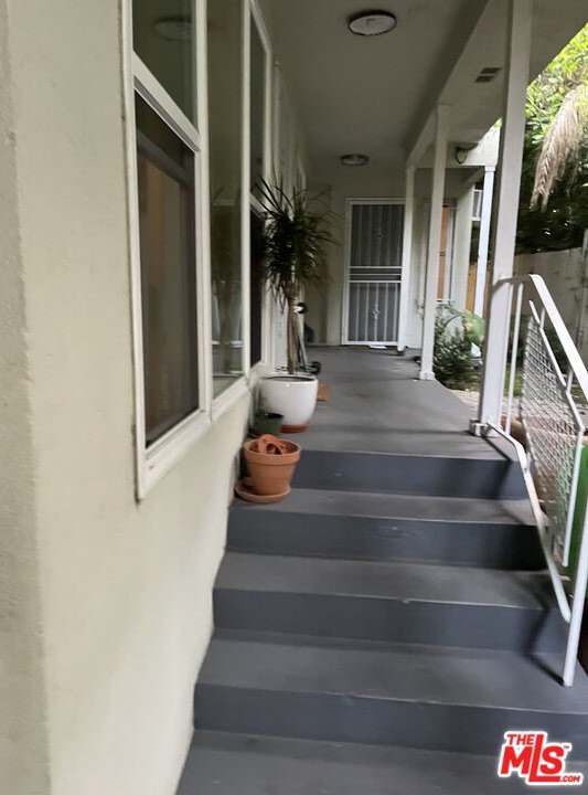 1439 Rexford Dr unit: 2