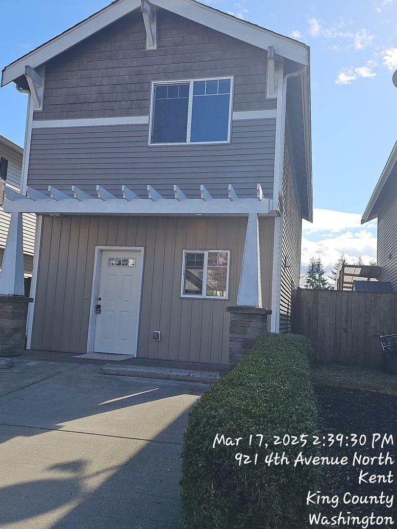 Kent Townhome for rent - 2 bed and 2 bath - Ready for move in now!